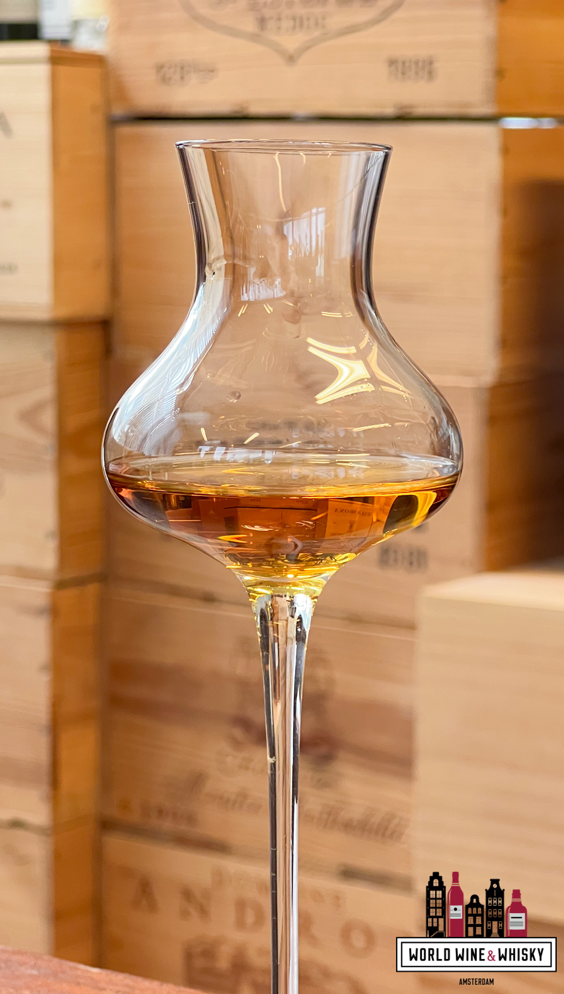 Whisky glass Luxurious whisky and cognac glass in a tulip shape 130ml