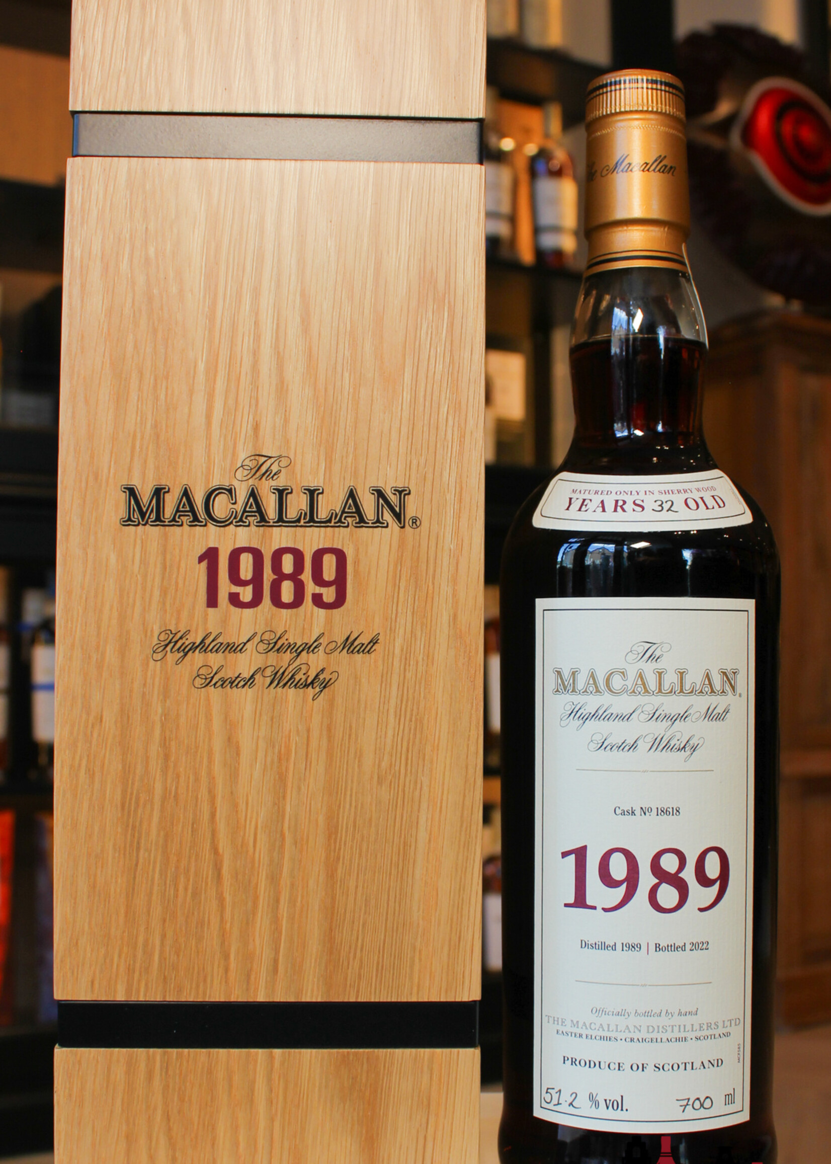 The Macallan The Macallan 32 Years Old 1989 2022 - Fine & Rare 51.2% (1 of 664)