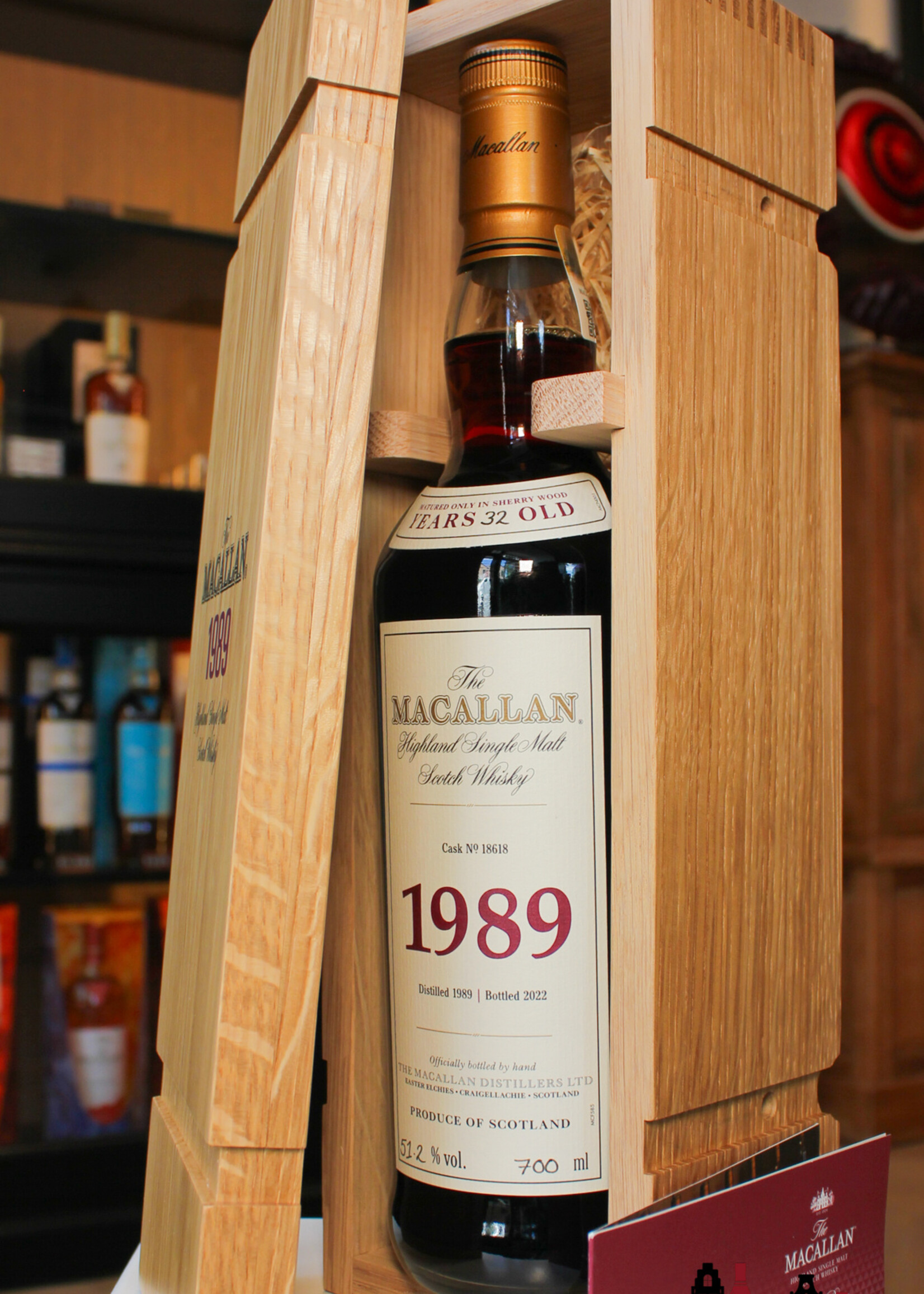 The Macallan The Macallan 32 Years Old 1989 2022 - Fine & Rare 51.2% (1 of 664)