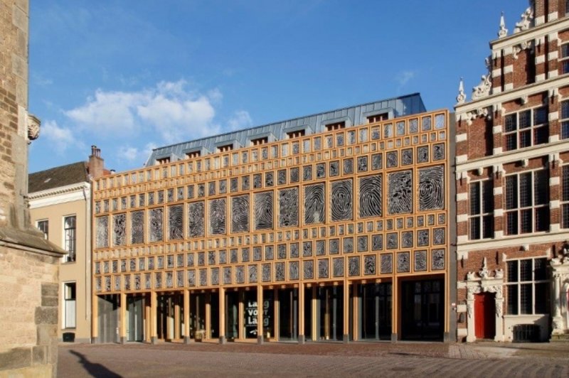 Kozijnen van Eikenhout Behandelen - Stadkantoor Deventer