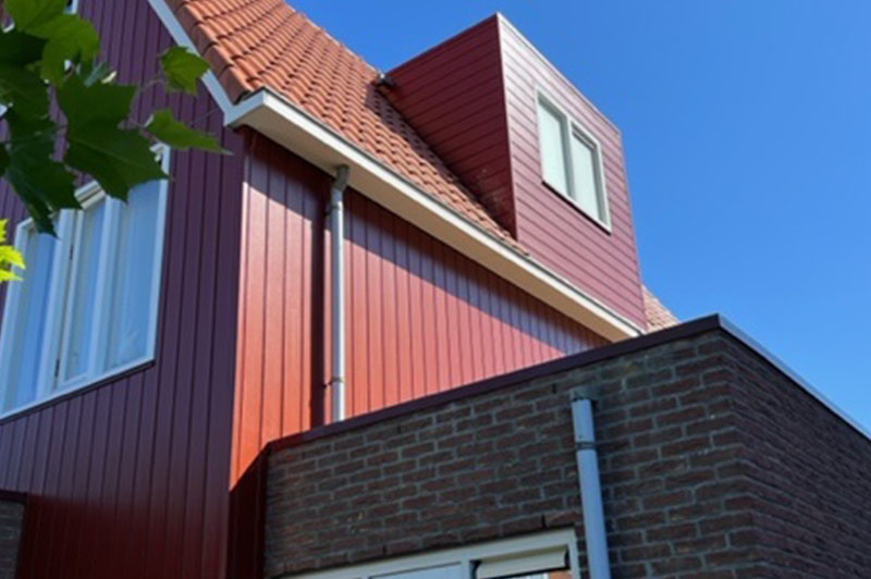 Grenen rabatdelen behandelen met grondverf en lak in 1 Grenen rabatdelen behandelen met grondverf en lak in 1