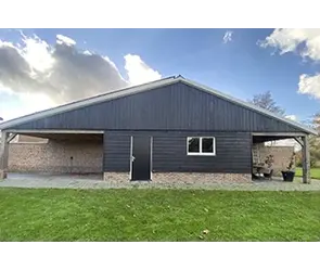 Houten schuur behandelen 