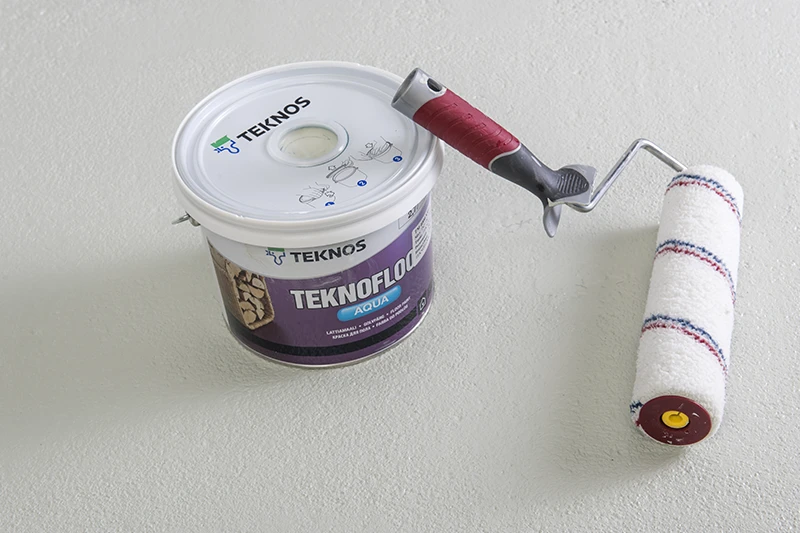 Houten vloer grijs verven