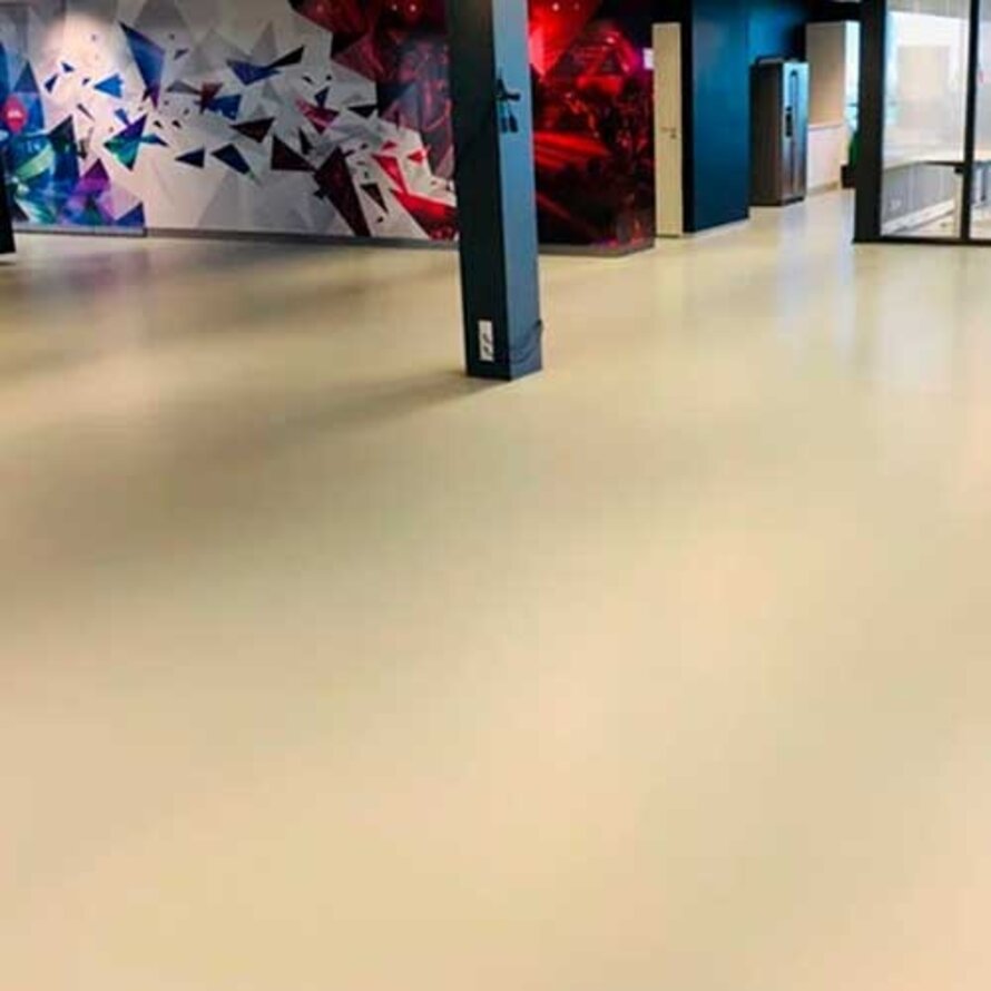 Marmoleum vloer verven in kantoor van Alda Amsterdam