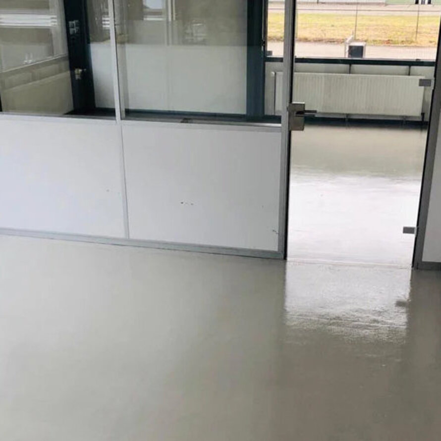 Linoleum verven bij VDL in Dronten