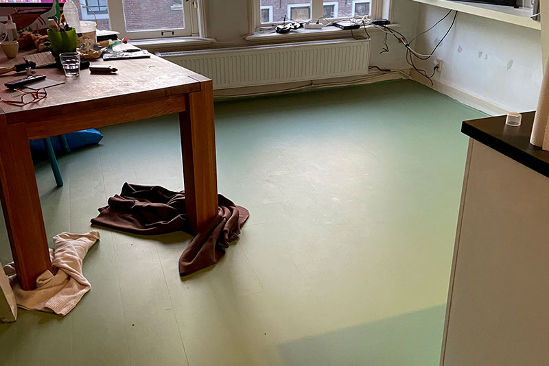 Laminaat coating in Amsterdamse studentenkamer