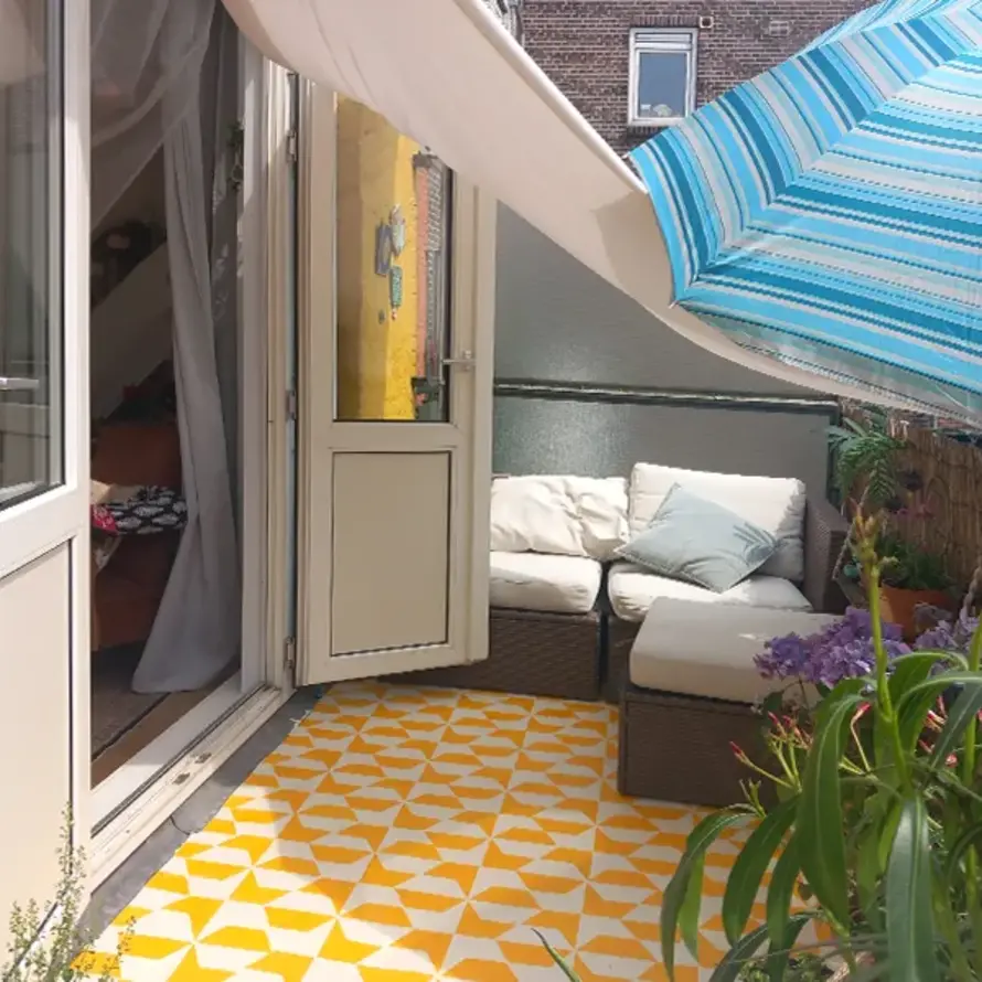 Saaie betonnen balkonvloer verven  met een uniek patroon