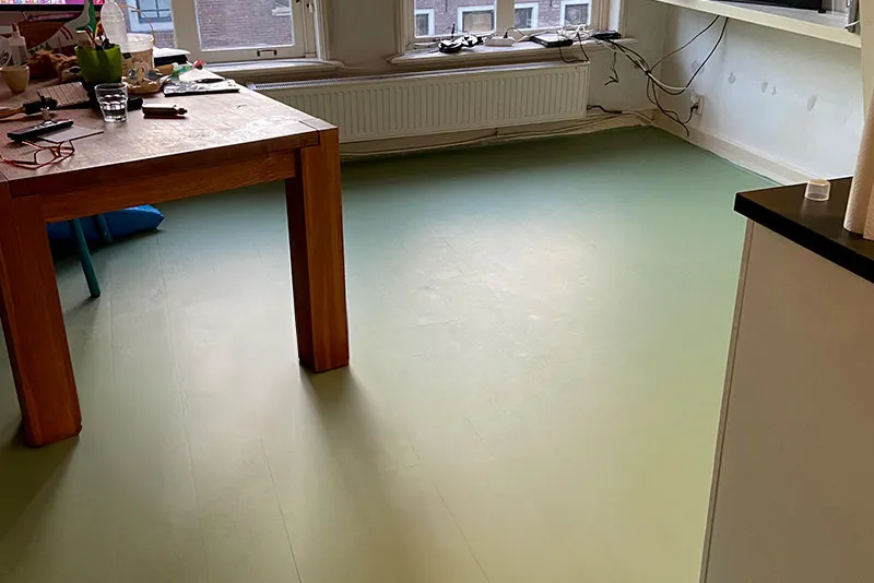 Laminaat coating in Amsterdamse studentenkamer