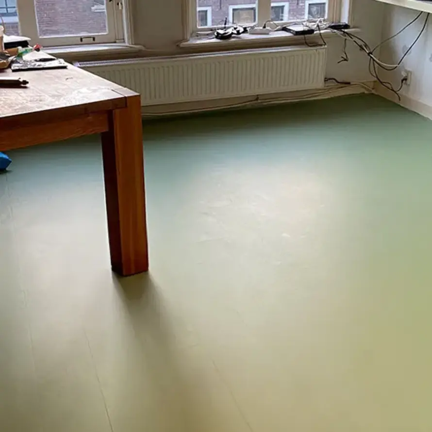 Laminaat verven in Amsterdamse studentenkamer