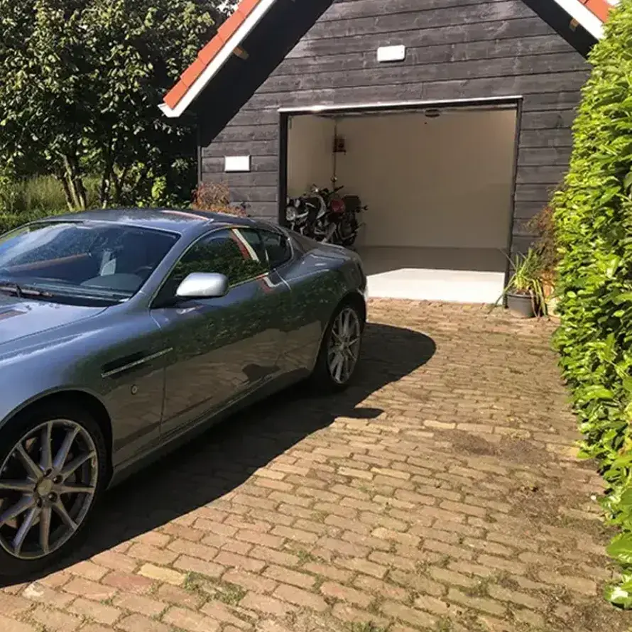 Garagevloer verven met autobanden bestendige coating