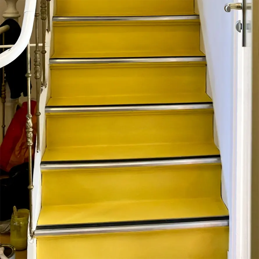 Vinyl op trap verven na 75 jaar in herenhuis uit de jaren ’50