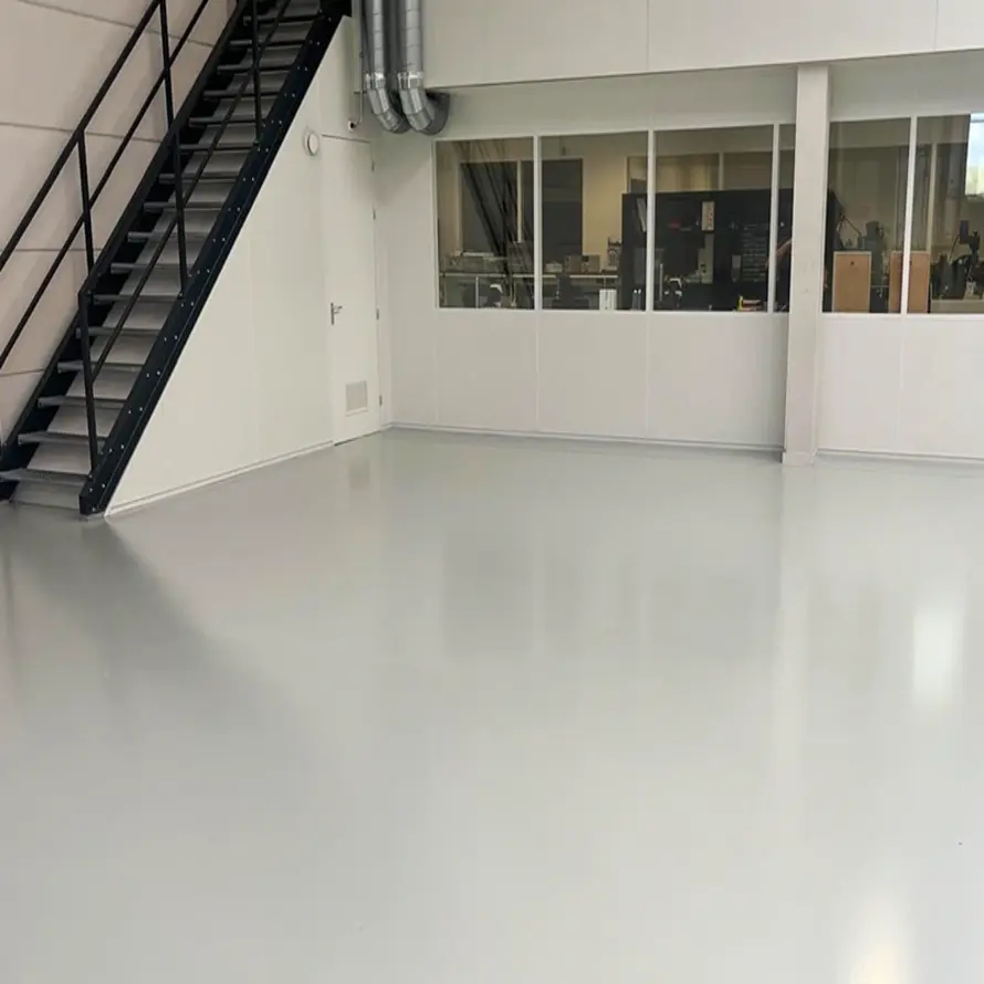 Magazijnvloer verven met Topcoat 2K Pro