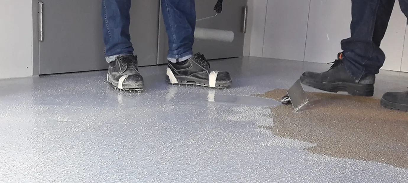 Zorgt een coating met antislipkorrels voor veiligere vloeren?