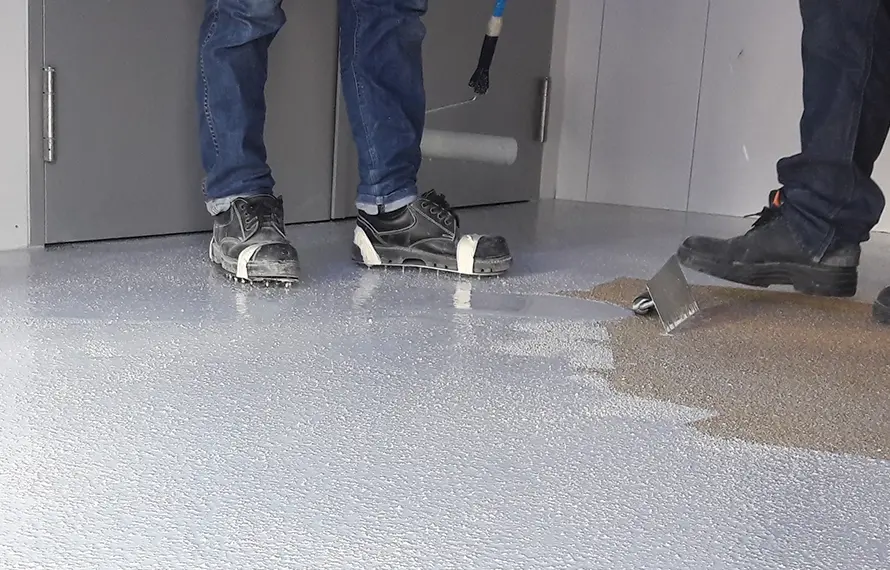 Zorgt een coating met antislipkorrels voor veiligere vloeren?