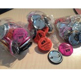 25mm button met speld