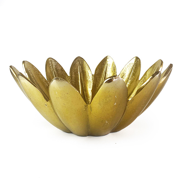 Gouden fruitschaal in de vorm van een bloem