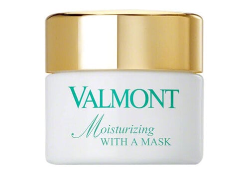  Moisturizing With a Mask 