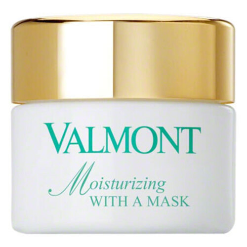  Moisturizing With a Mask 
