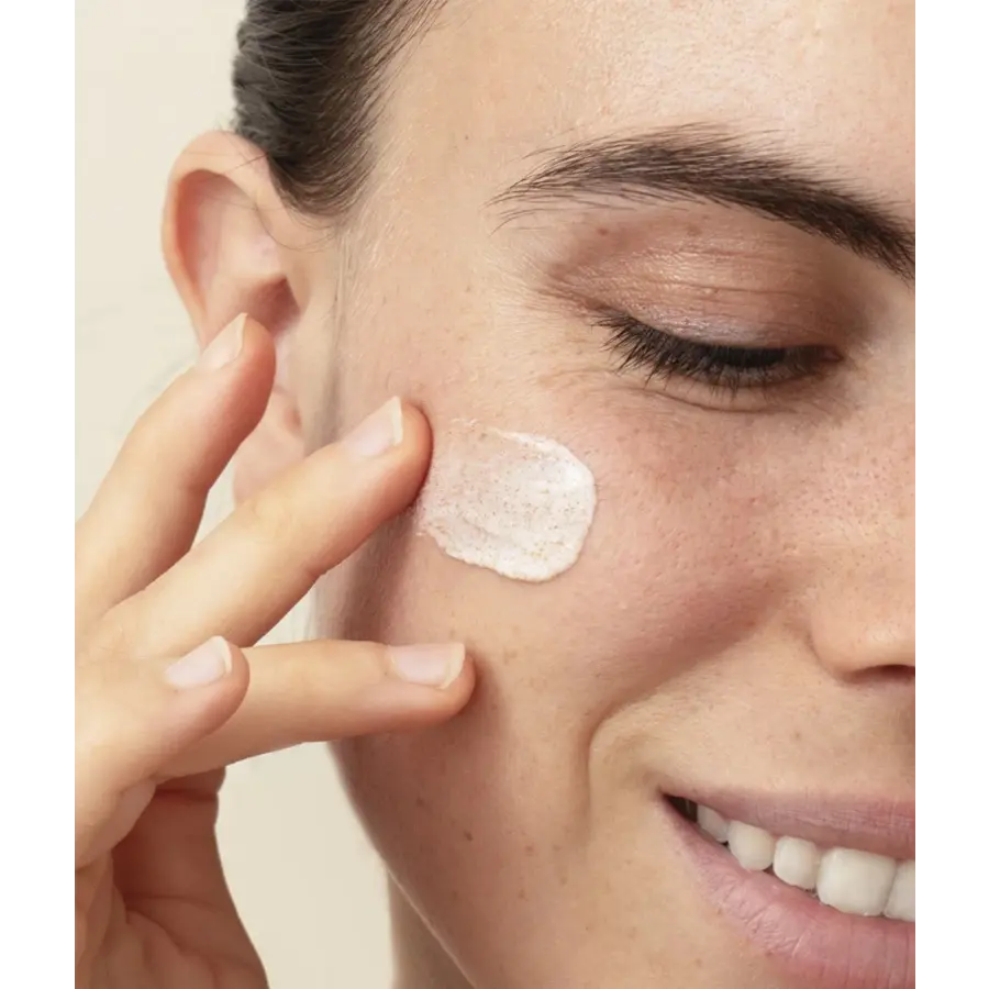 Detox Moisturizing Facial Scrub-2