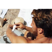 thumb-Tinted Sunscreen Stick SPF50+-2