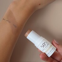 thumb-Tinted Sunscreen Stick SPF50+-3