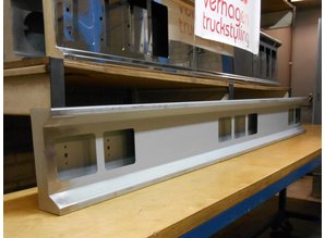 Truckbumper.nl lichtbalk 190cm Cabine achterzijde 7 vierkante gaten staal