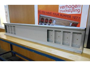 Truckbumper.nl  8x vierkante gaten staal