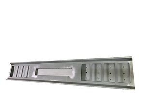 Truckbumper.nl  8 vierkante gaten kenteken uitsparing