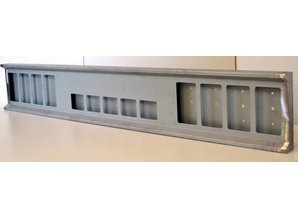 Truckbumper.nl  8x vierkante gaten staal, 5x vierkante gaten in het midden