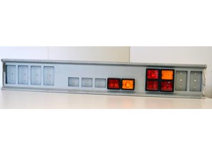 Truckbumper.nl  8x vierkante gaten staal, 5x vierkante gaten in het midden