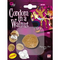 Condooms In Een Walnoot