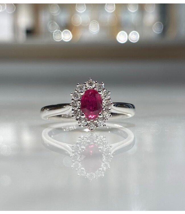 ROEMER Witgouden ring met Robijn en diamanten