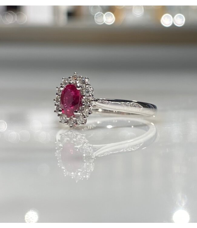 ROEMER Witgouden ring met Robijn en diamanten
