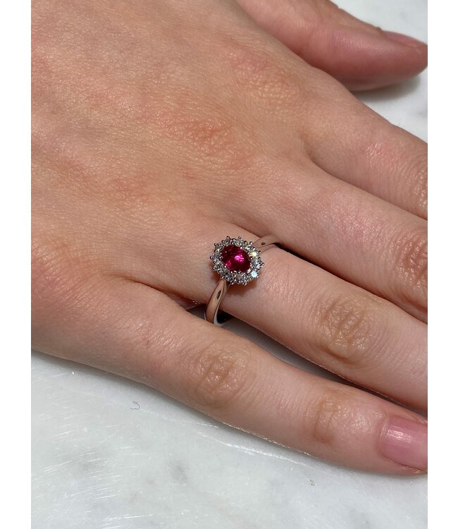 ROEMER Witgouden ring met Robijn en diamanten