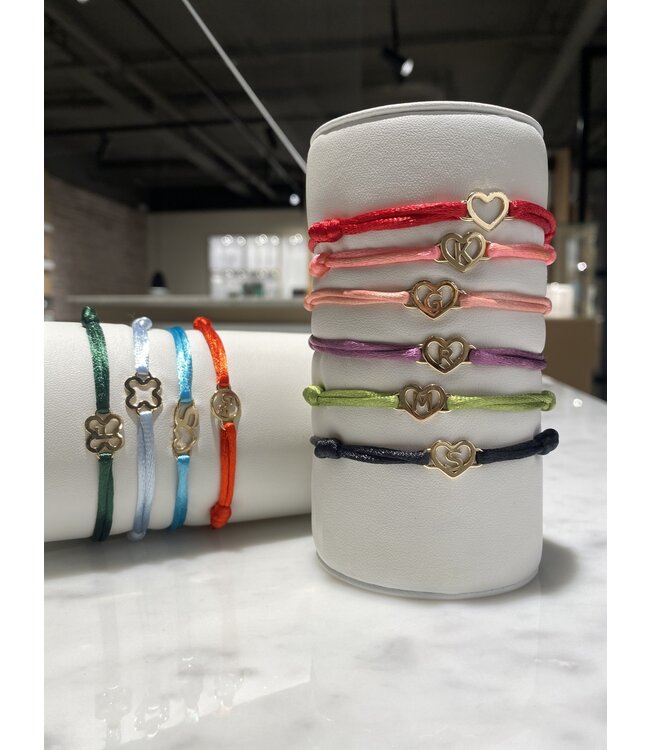 ROEMER by Bregje letterarmbandje klavertje F