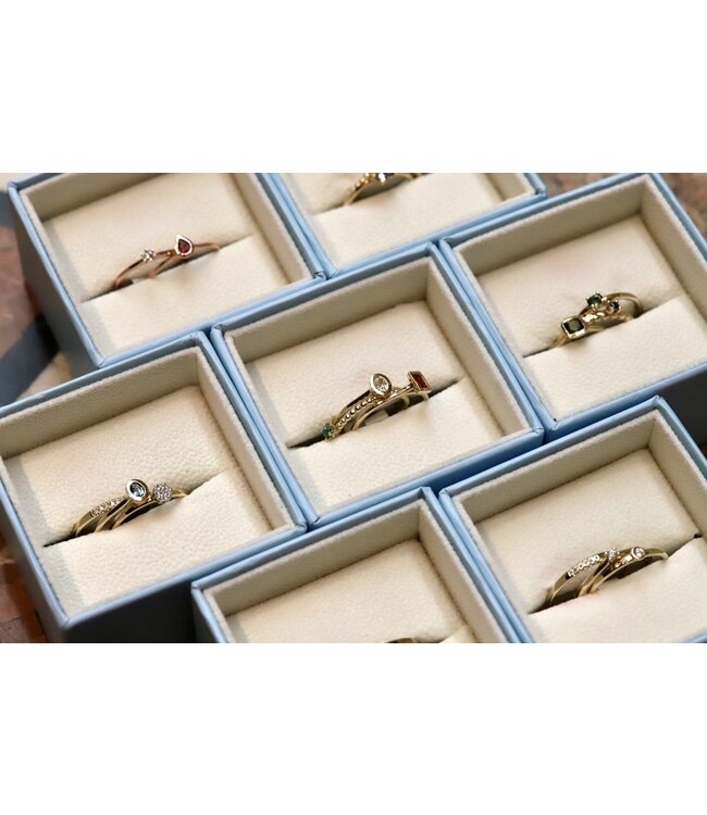 Miss Spring geelgouden ring Brilliantly Bezel Baquette Robijn