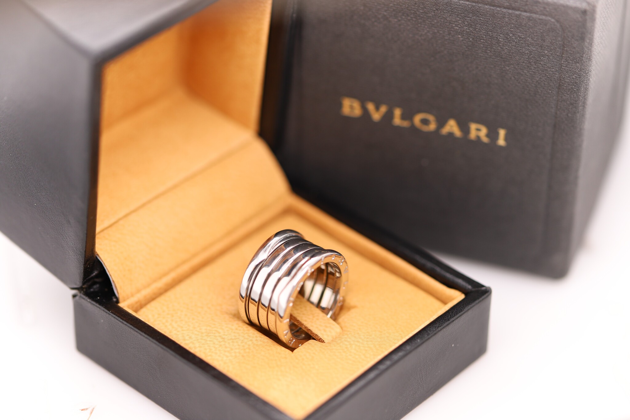 Pre-owned & Vintage Pre-owned Bvlgari ring 18k witgoud