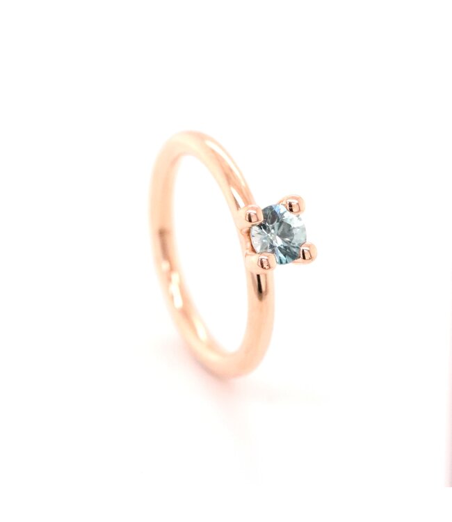 ROEMER by Bregje ring Lily Mini 18K roségoud met natuurlijke blauwe zirkoon