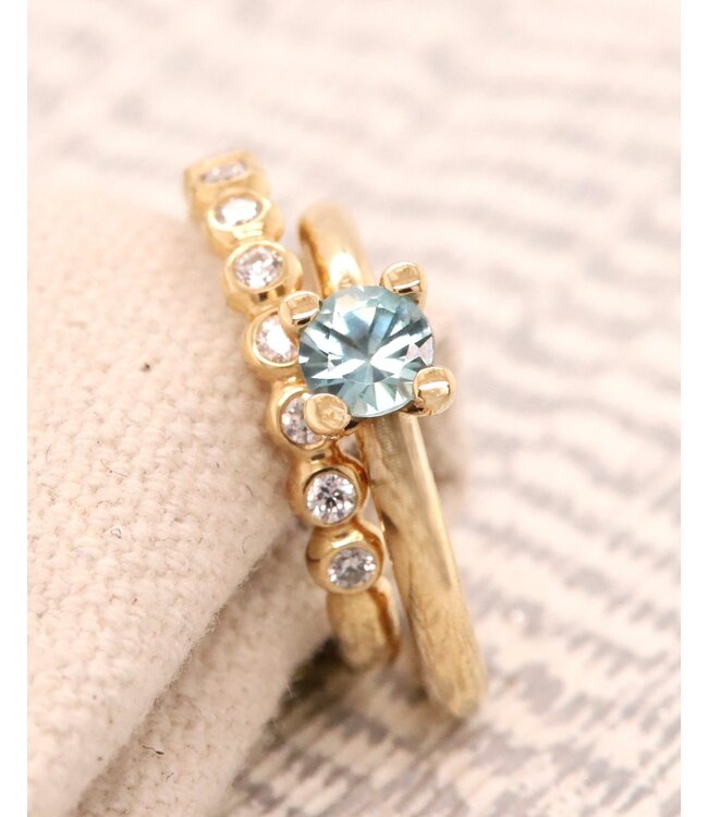 ROEMER by Bregje Ring Lily Small 18k geelgoud met blauwe Zirkoon