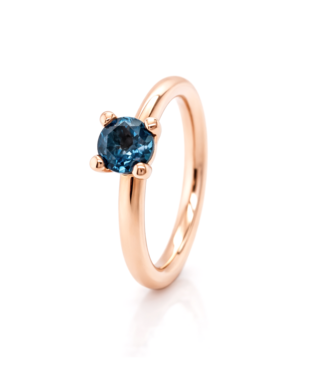 ROEMER by Bregje ROEMER by Bregje ring Lily 18K roségoud met London Blue Topaas