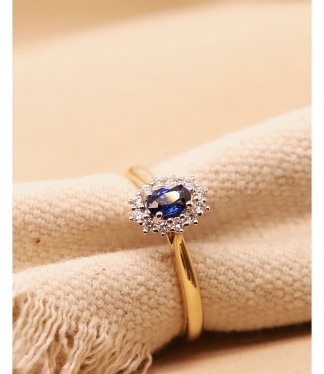 ROEMER ring 14K geelgoud entourage saffier 0.31ct en diamant 0.15ct 53