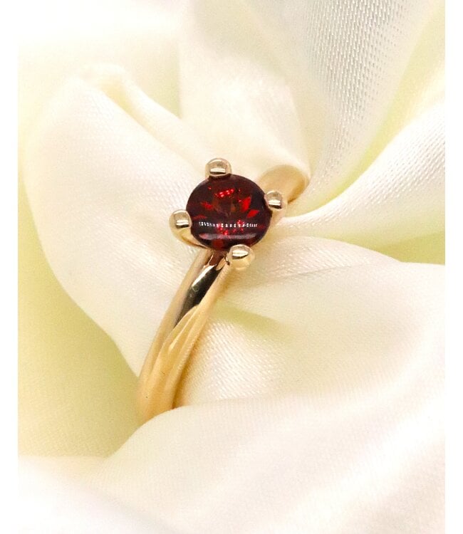 ROEMER by Bregje Ring 18k geelgoud Lily met Granaat