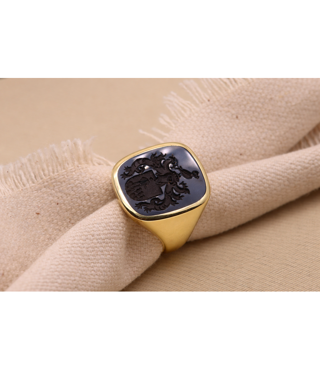 Herenring goud 14k met blauwlagen steen model 351 met wapengravure