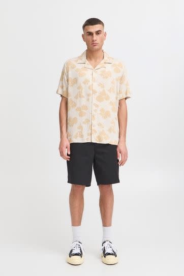 Solid 21107653 Eldric Alann Short True Black