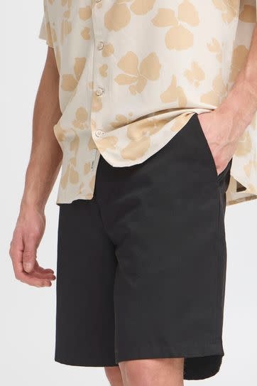 Solid 21107653 Eldric Alann Short True Black