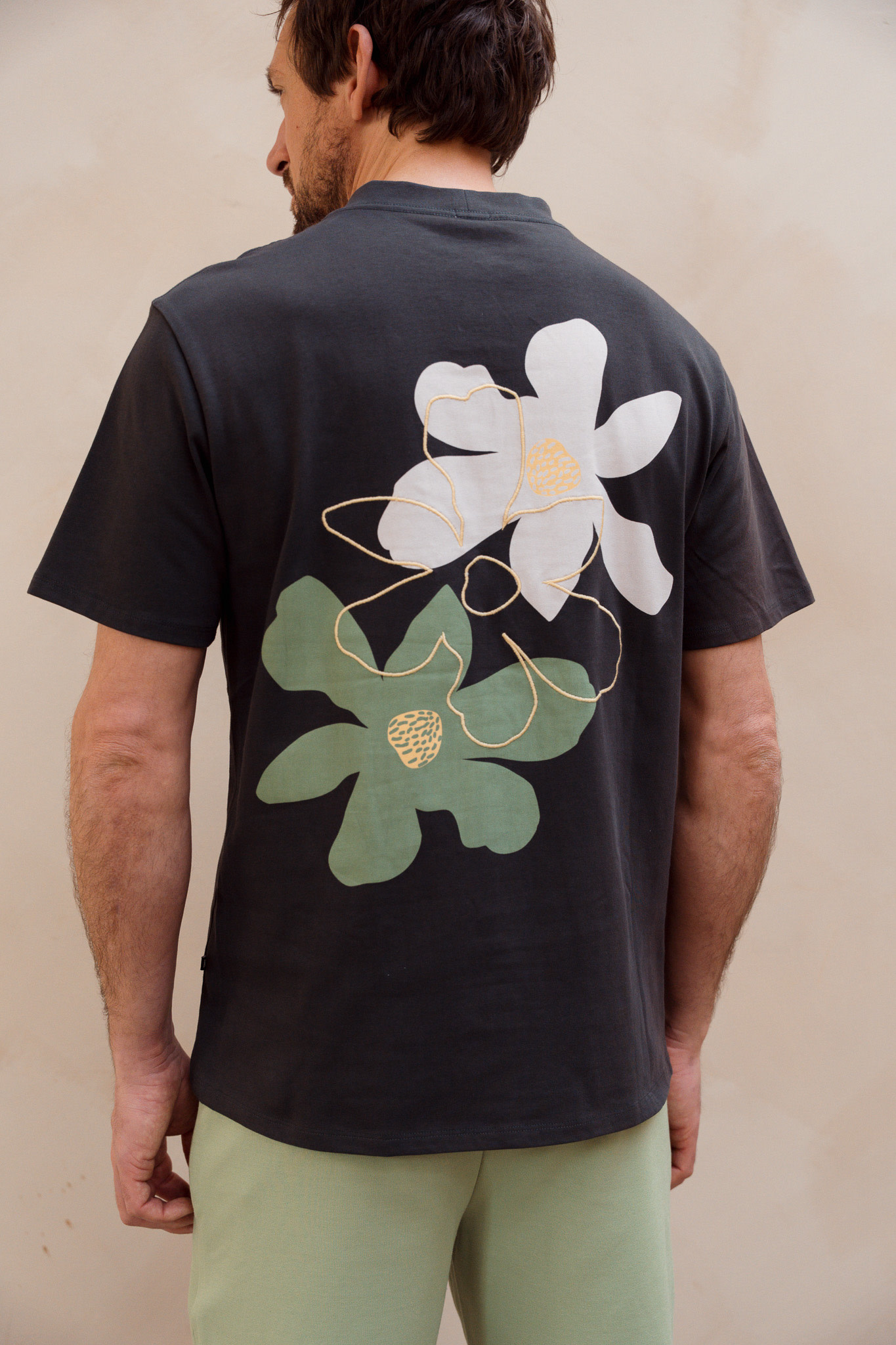Kultivate Flowers Tee Woodland Gray