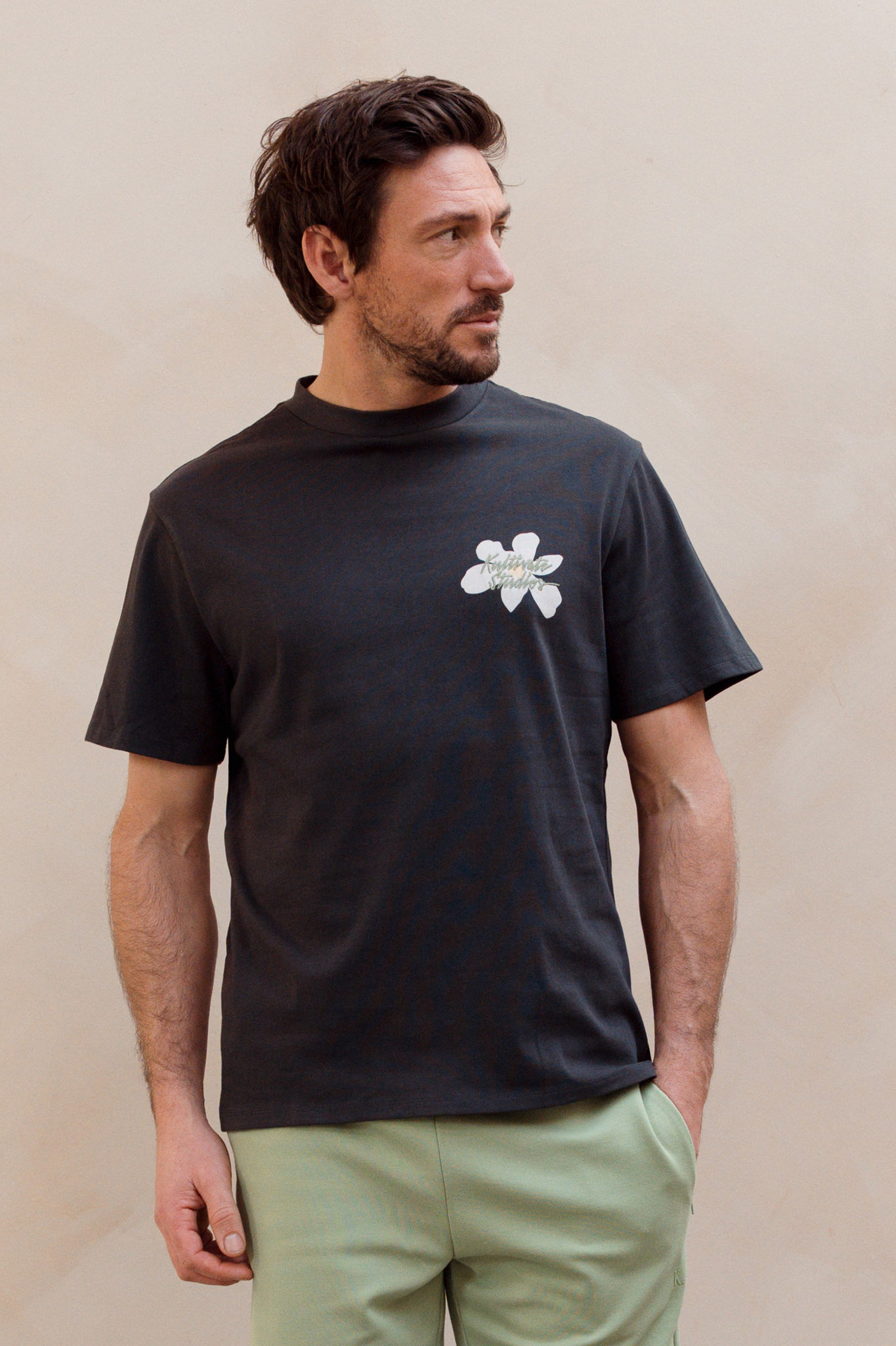 Kultivate Flowers Tee Woodland Gray