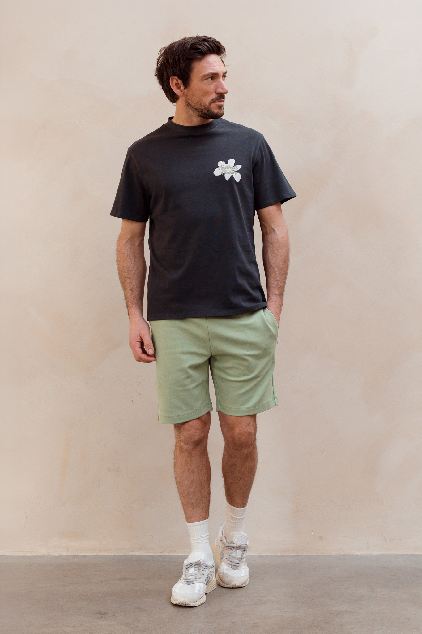 Kultivate Flowers Tee Woodland Gray