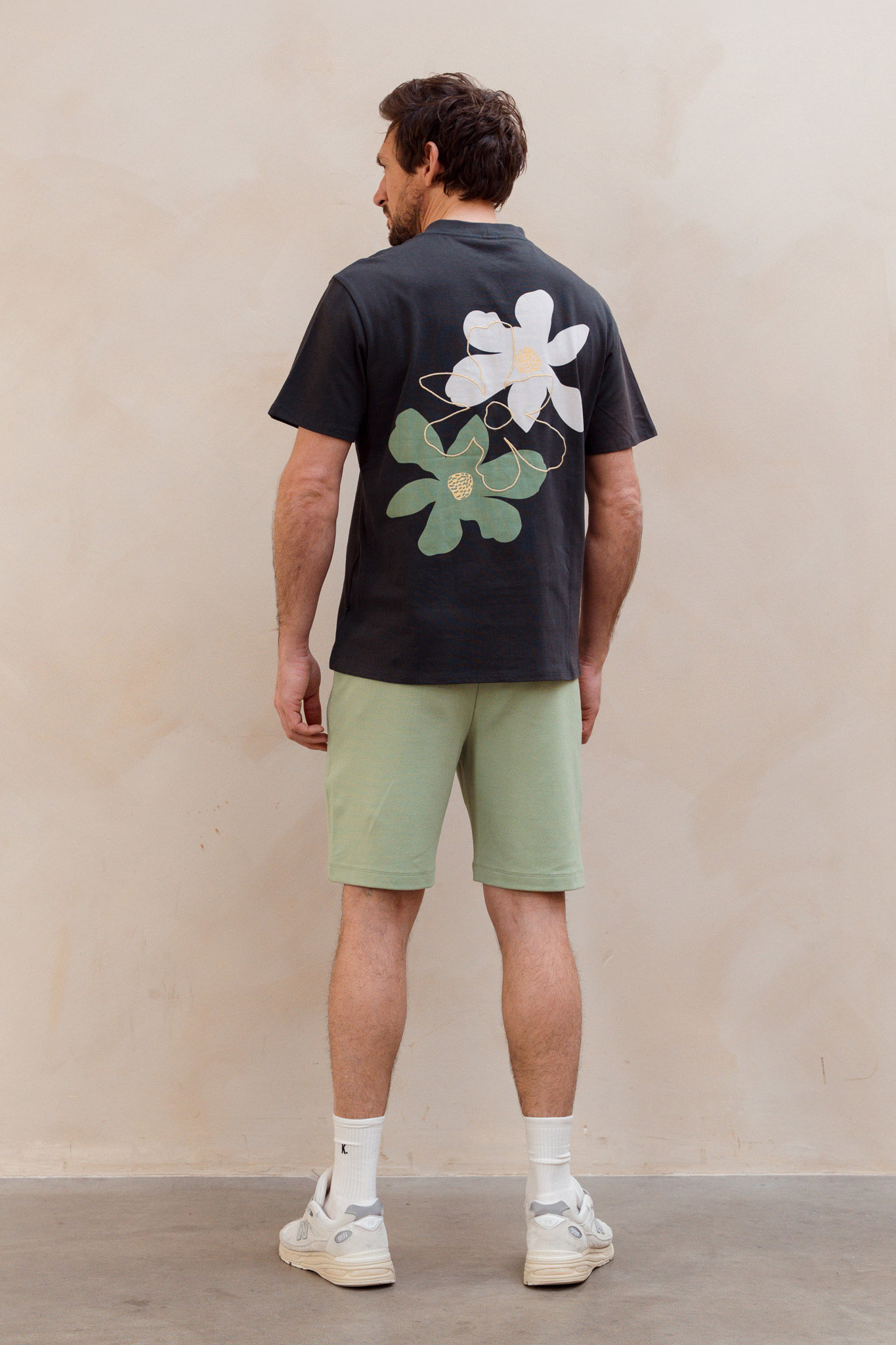 Kultivate Flowers Tee Woodland Gray