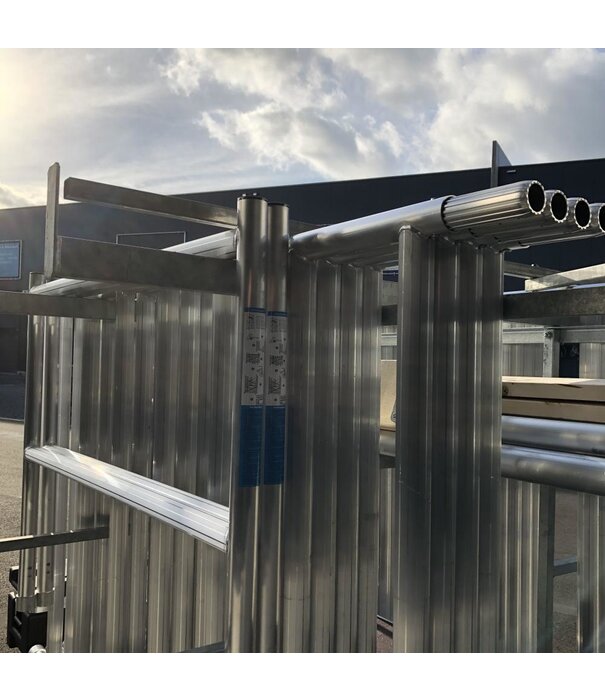 EuroScaffold Euroscaffold rolsteiger Original 135x250 - 8 m + afsluitbare aanhanger